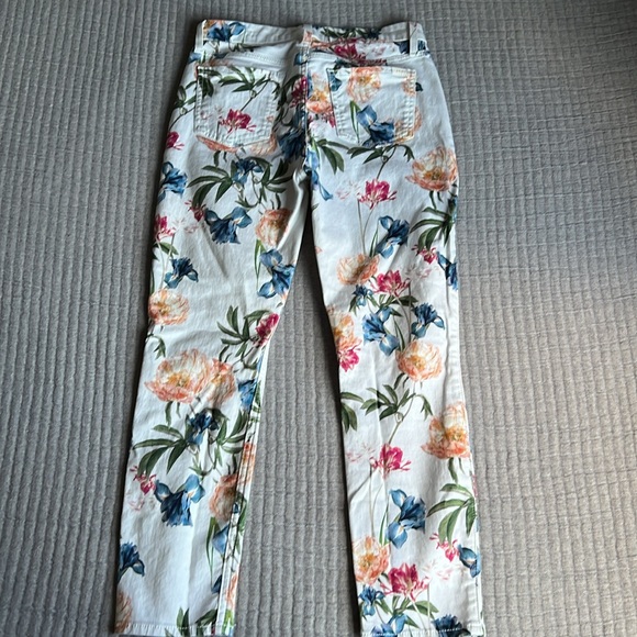 7 For All Mankind | Jen7 Cropped Skinny Jean - Picture 3 of 5